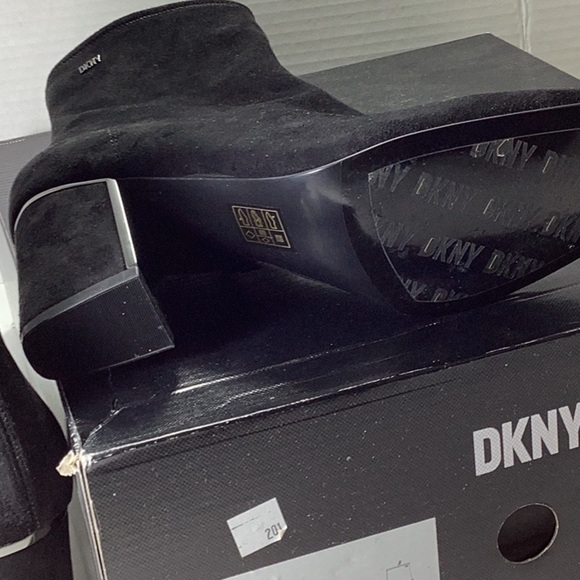 Women's Cavale Ankle Booties Note: like New - Picture 9 of 9